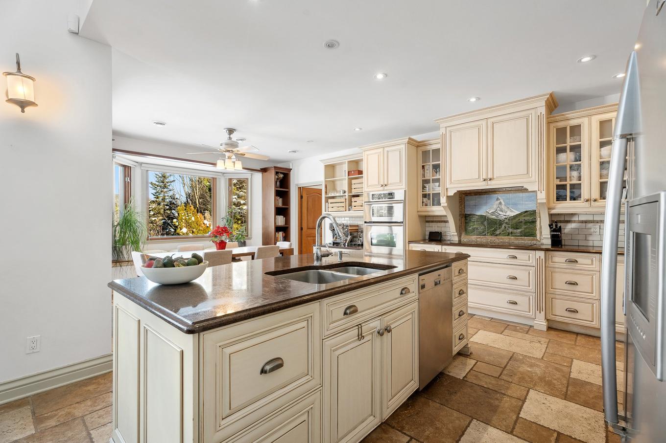 Kitchen - 2966 Rue Du Domaine-Du-Lac-Lucerne, Sainte-Adèle, QC - Indoor Photo Showing Kitchen With Double Sink