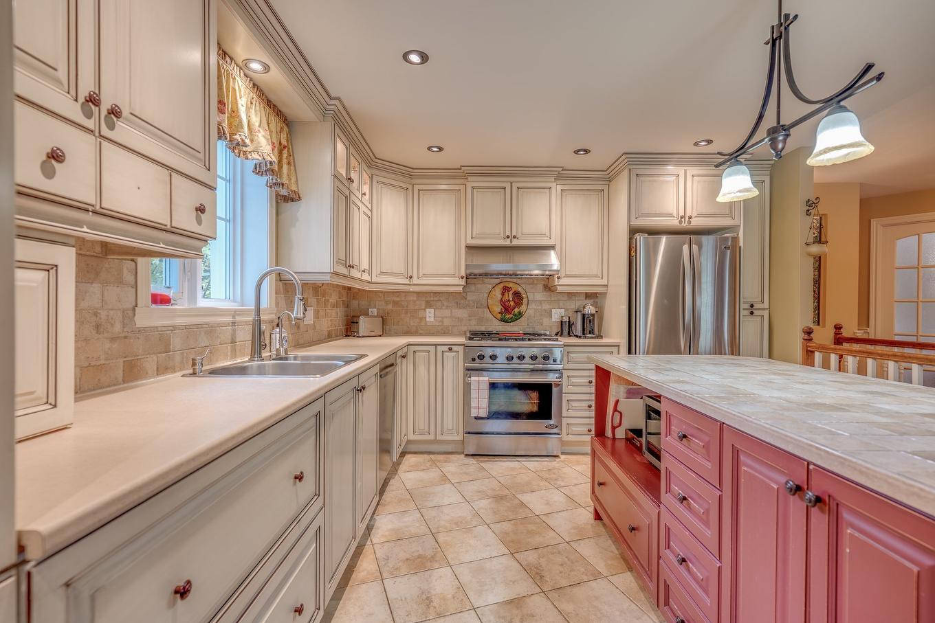 Cuisine - 61 Av. Chartier, Saint-Sauveur, QC - Indoor Photo Showing Kitchen