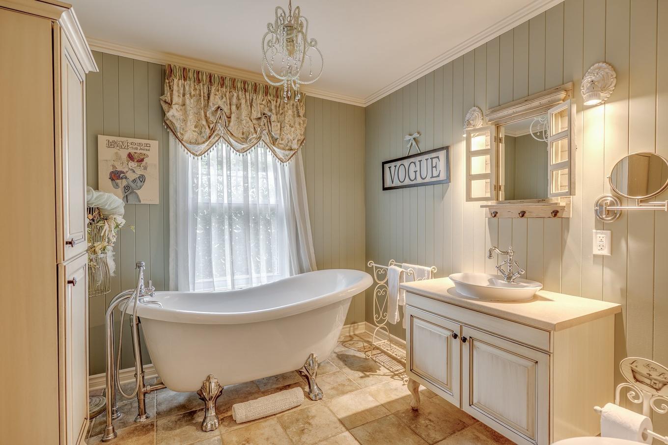 Salle de bains - 61 Av. Chartier, Saint-Sauveur, QC - Indoor Photo Showing Bathroom