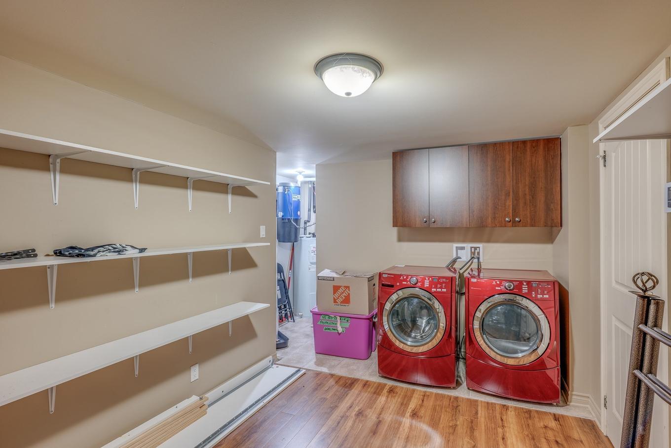 Salle de lavage - 61 Av. Chartier, Saint-Sauveur, QC - Indoor Photo Showing Laundry Room