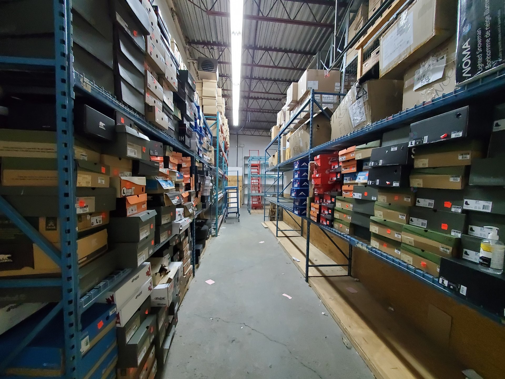 Entrepôt - 5-755 Boul. Du Curé-Boivin, Boisbriand, QC - Indoor