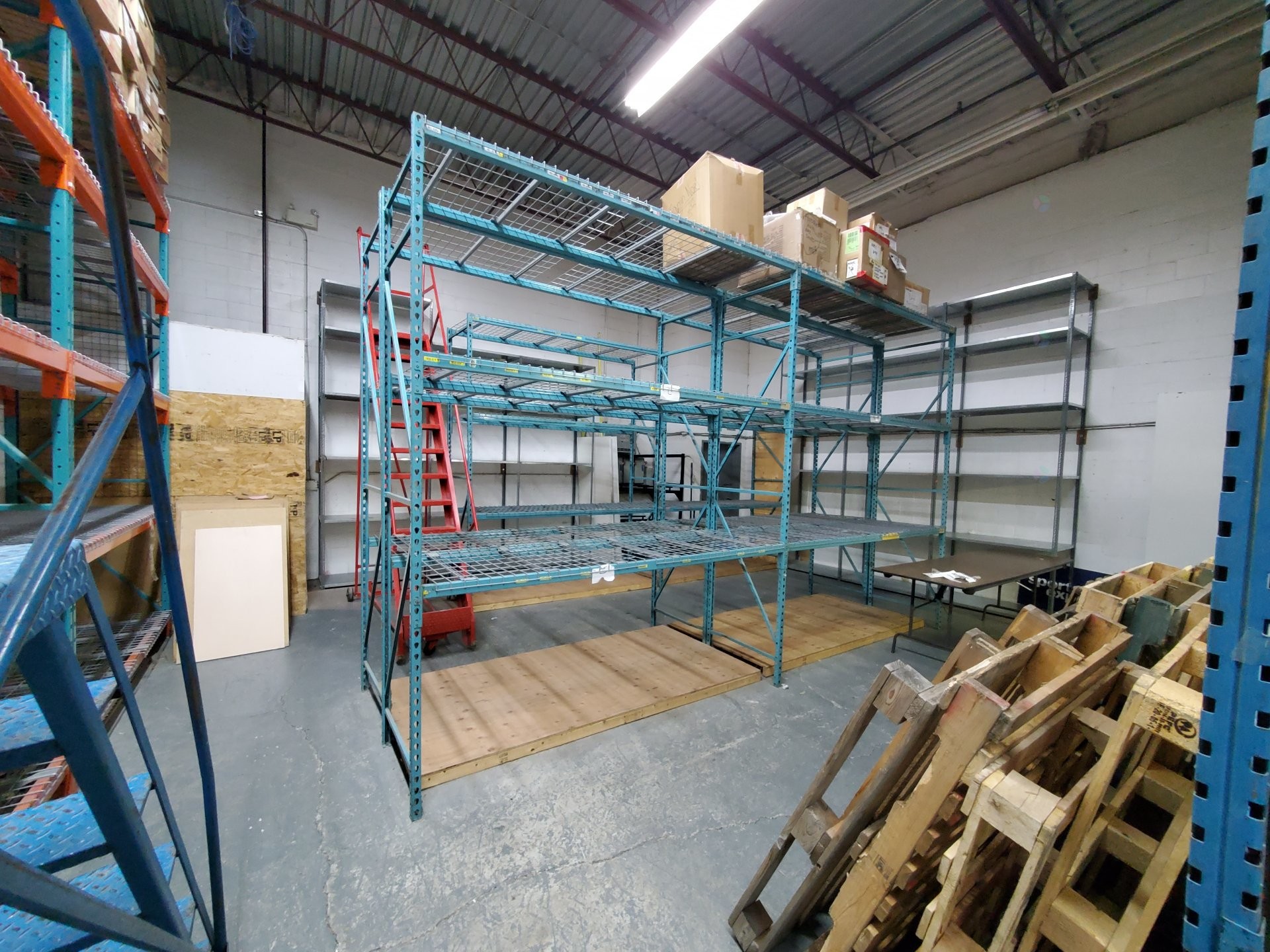 Entrepôt - 5-755 Boul. Du Curé-Boivin, Boisbriand, QC - Indoor Photo Showing Garage