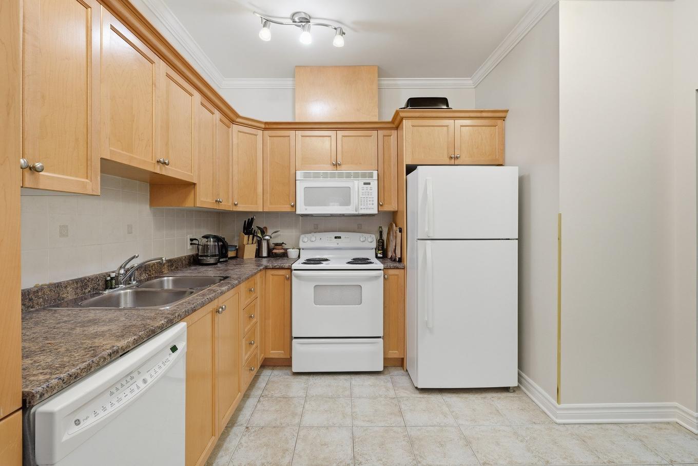 Cuisine - 205-154 Boul. De Lucerne, Gatineau (Hull), QC - Indoor Photo Showing Kitchen With Double Sink