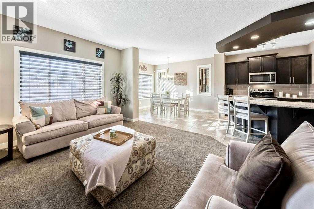 285 Evanspark Gardens Nw, Calgary, AB - Indoor Photo Showing Living Room