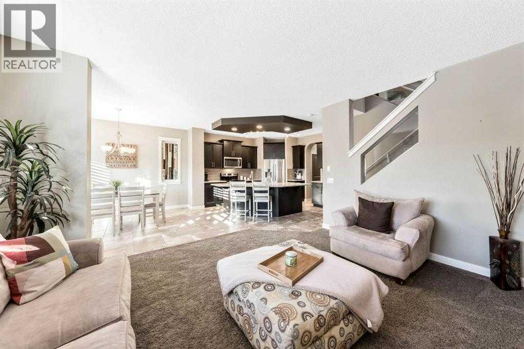 285 Evanspark Gardens Nw, Calgary, AB - Indoor Photo Showing Living Room