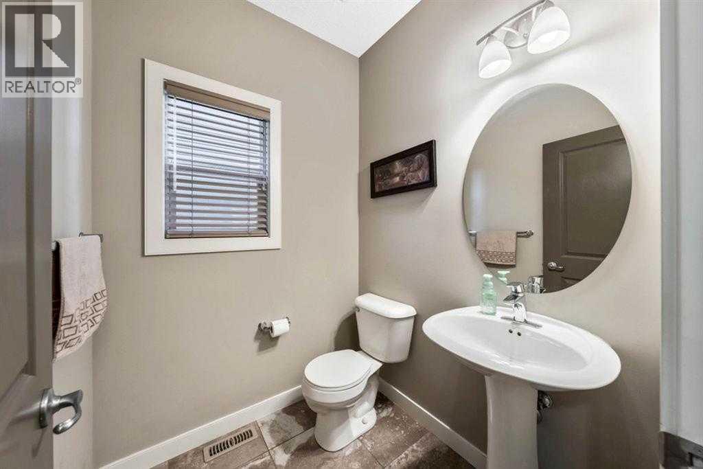 285 Evanspark Gardens Nw, Calgary, AB - Indoor Photo Showing Bathroom