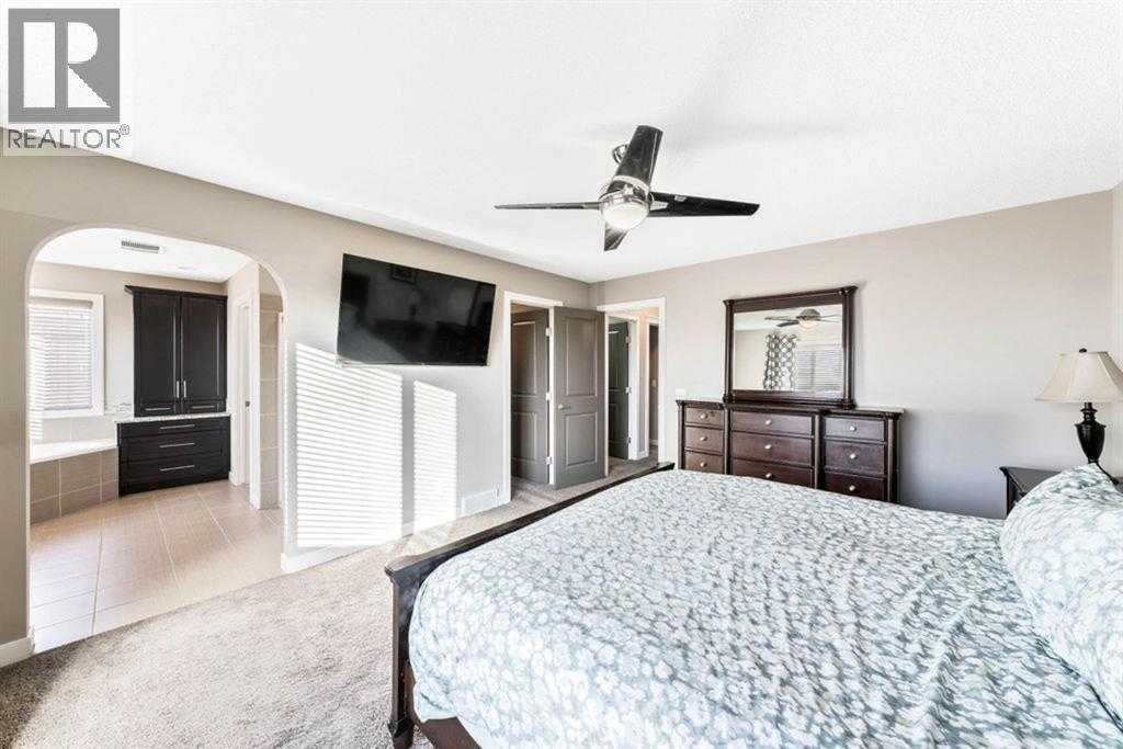 285 Evanspark Gardens Nw, Calgary, AB - Indoor Photo Showing Bedroom