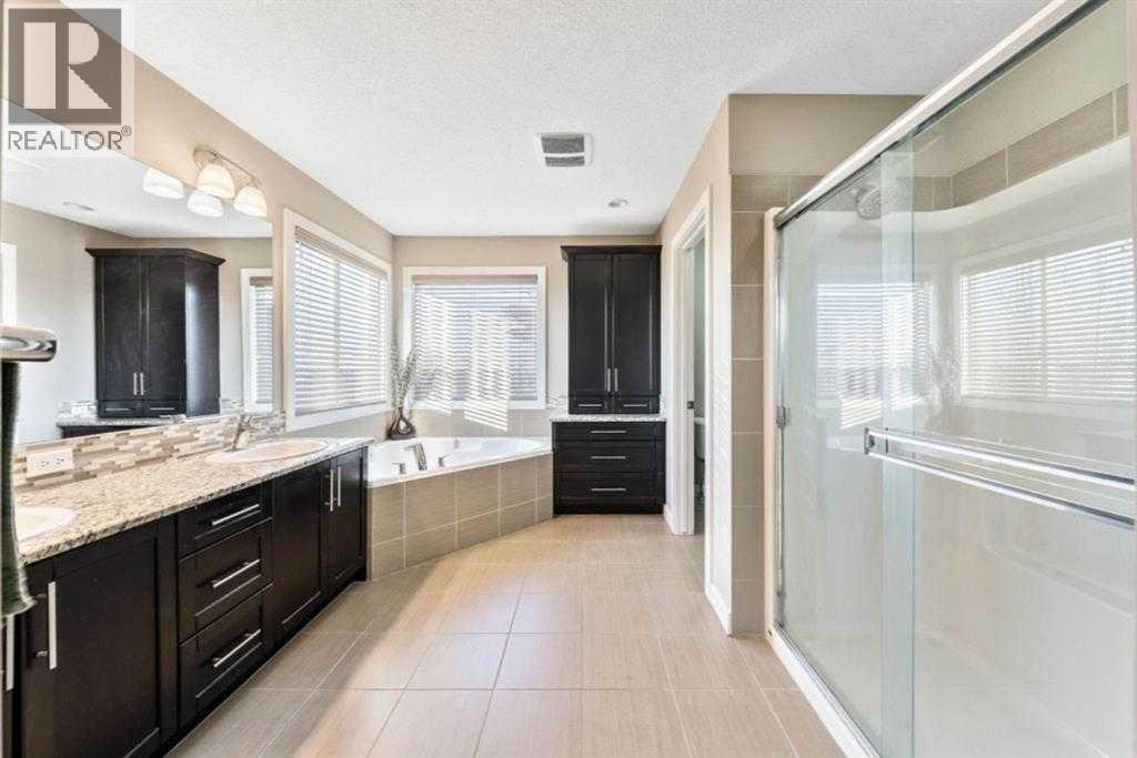 285 Evanspark Gardens Nw, Calgary, AB - Indoor Photo Showing Bathroom