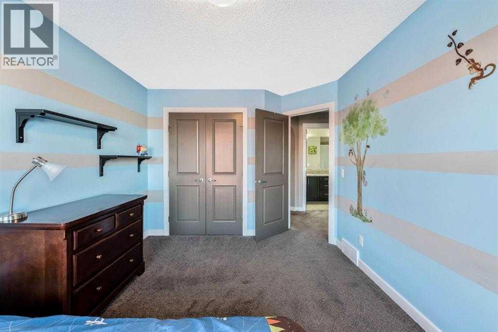 285 Evanspark Gardens Nw, Calgary, AB - Indoor Photo Showing Bedroom