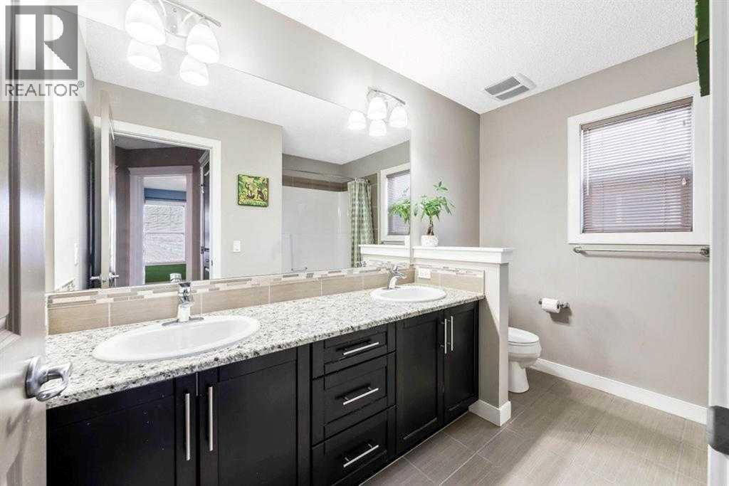 285 Evanspark Gardens Nw, Calgary, AB - Indoor Photo Showing Bathroom