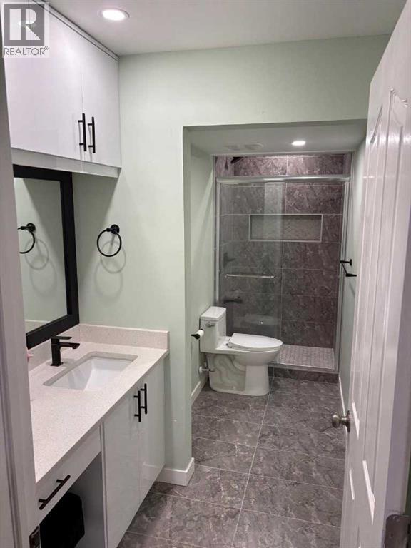 285 Evanspark Gardens Nw, Calgary, AB - Indoor Photo Showing Bathroom