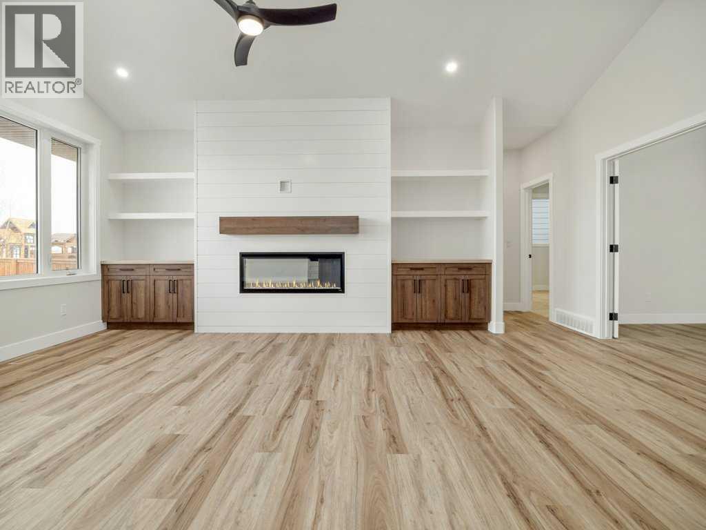 4517 40 Avenue S, Lethbridge, AB - Indoor With Fireplace