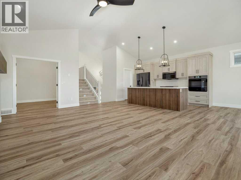 4517 40 Avenue S, Lethbridge, AB - Indoor Photo Showing Kitchen