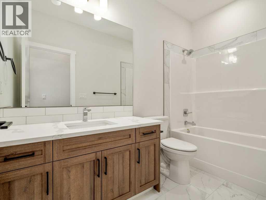 4517 40 Avenue S, Lethbridge, AB - Indoor Photo Showing Bathroom