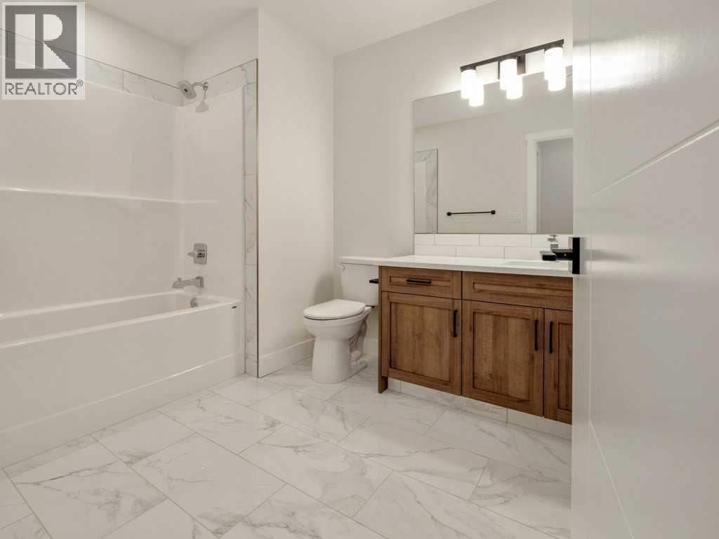 4517 40 Avenue S, Lethbridge, AB - Indoor Photo Showing Bathroom