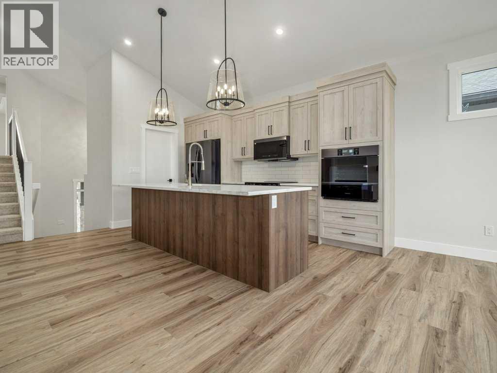 4517 40 Avenue S, Lethbridge, AB - Indoor Photo Showing Kitchen