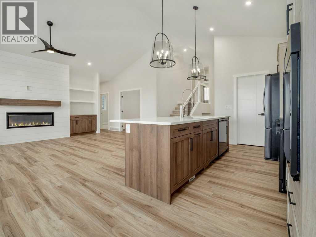 4517 40 Avenue S, Lethbridge, AB - Indoor With Fireplace