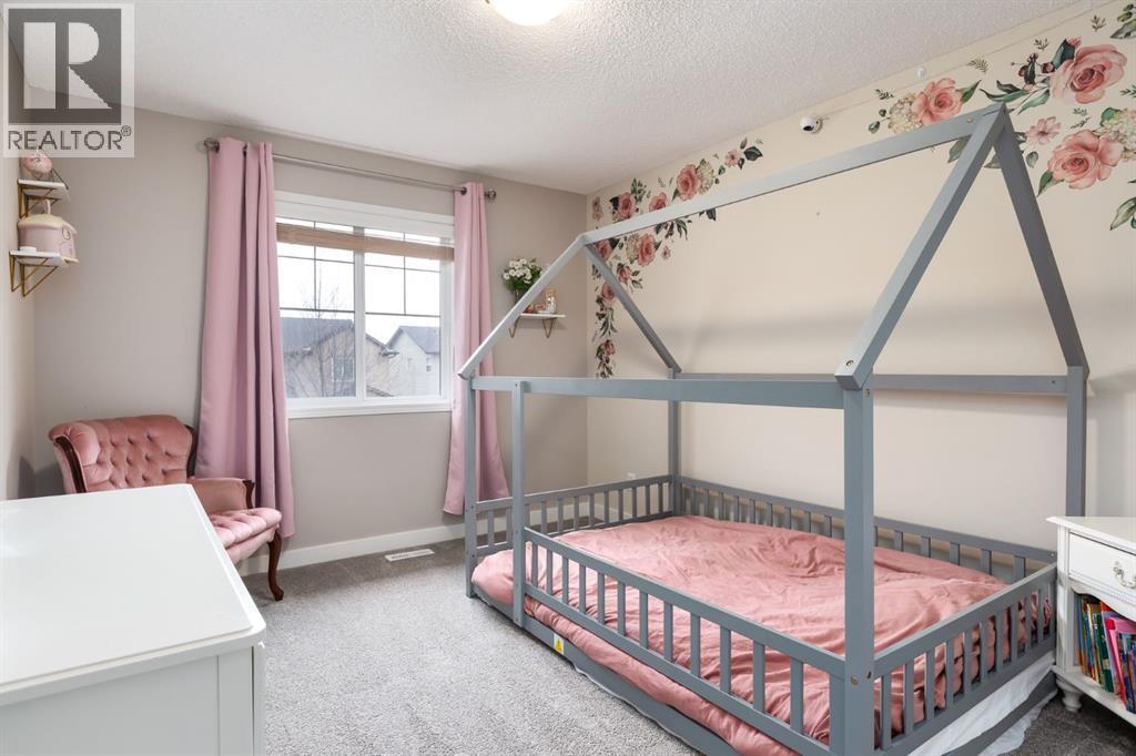 Bedroom #2 - 128 Seagreen Manor, Chestermere, AB - Indoor Photo Showing Bedroom