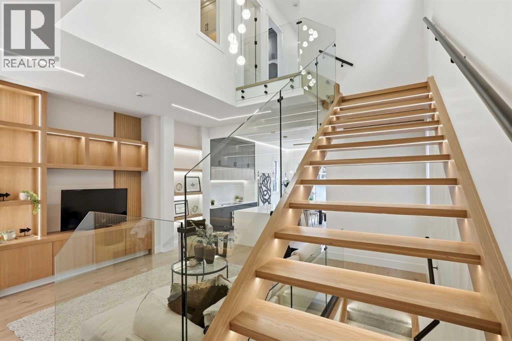 134 Lissington Drive Sw, Calgary, AB - Indoor Photo Showing Other Room