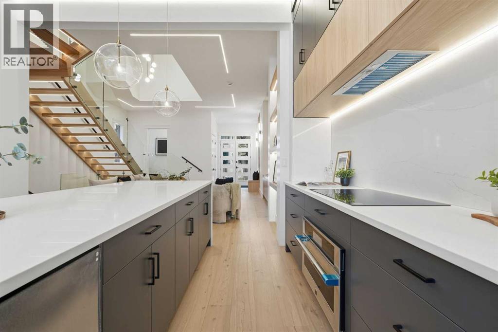 134 Lissington Drive Sw, Calgary, AB - Indoor Photo Showing Kitchen With Upgraded Kitchen