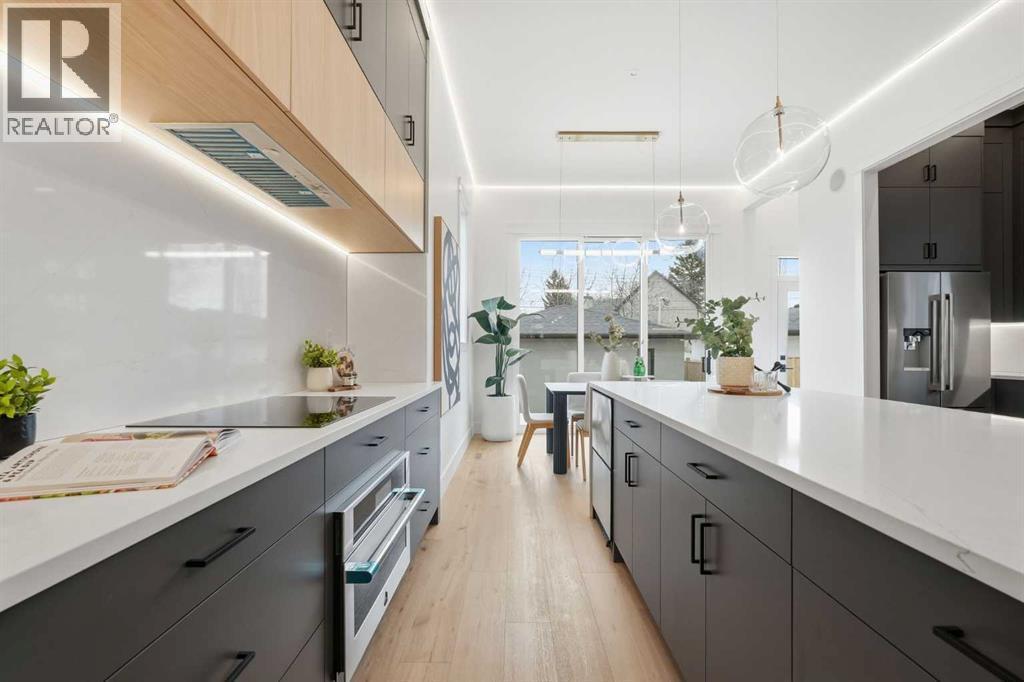 134 Lissington Drive Sw, Calgary, AB - Indoor Photo Showing Kitchen With Upgraded Kitchen