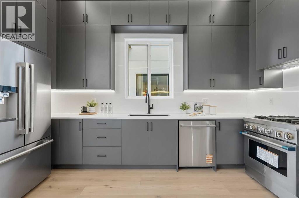 134 Lissington Drive Sw, Calgary, AB - Indoor Photo Showing Kitchen With Upgraded Kitchen