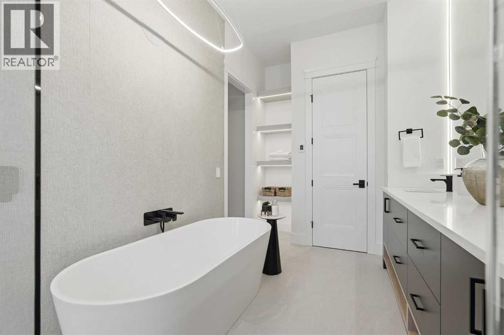 134 Lissington Drive Sw, Calgary, AB - Indoor Photo Showing Bathroom