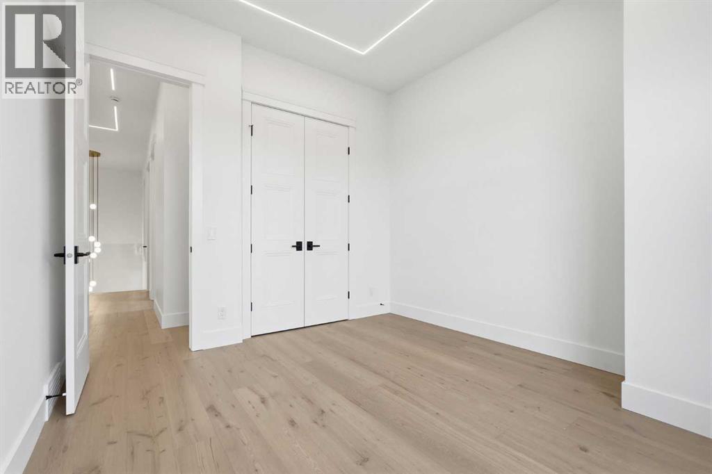 134 Lissington Drive Sw, Calgary, AB - Indoor Photo Showing Other Room