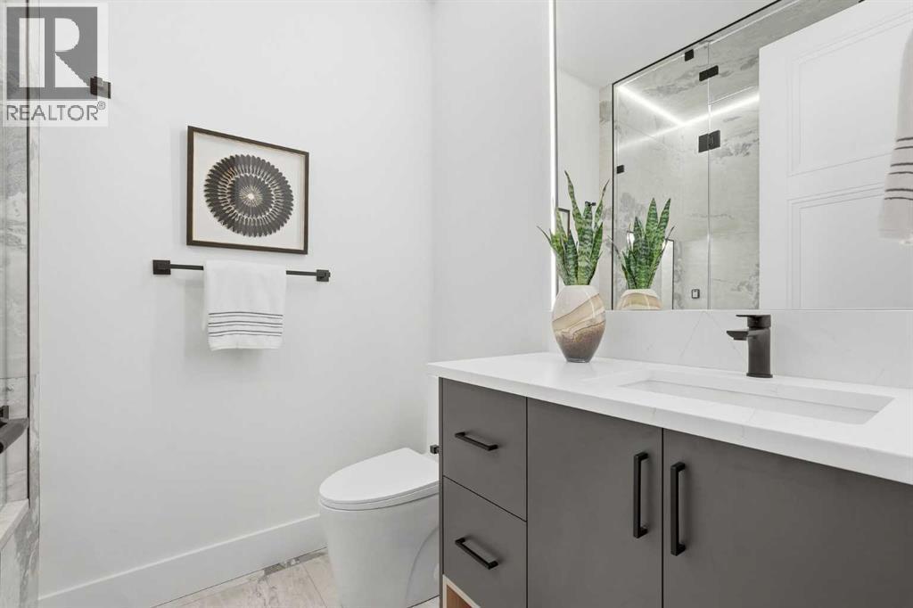 134 Lissington Drive Sw, Calgary, AB - Indoor Photo Showing Bathroom
