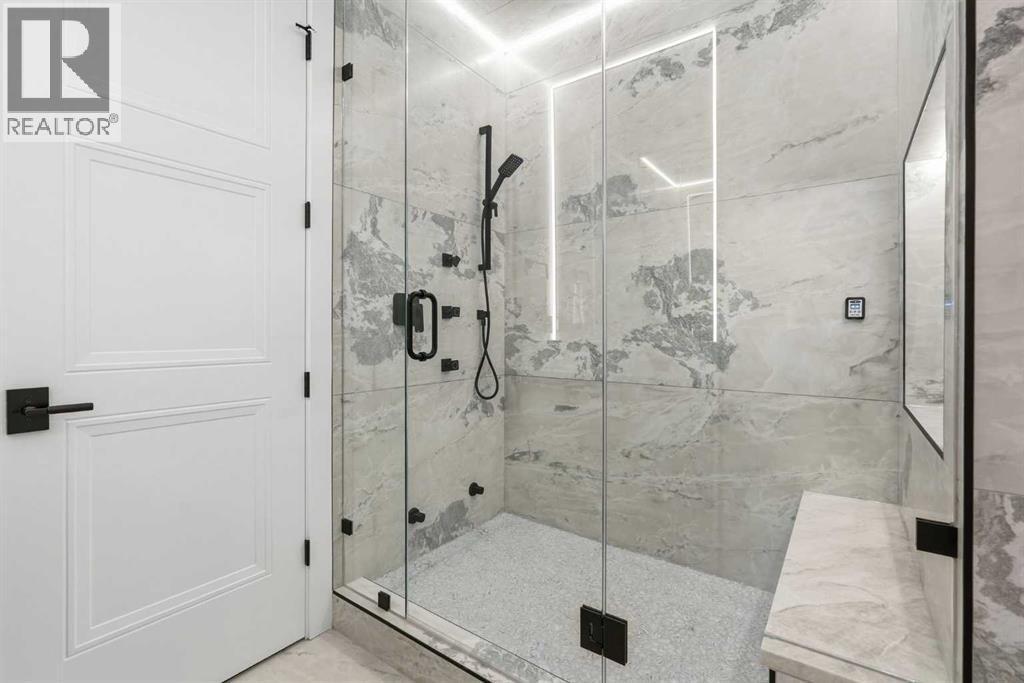 134 Lissington Drive Sw, Calgary, AB - Indoor Photo Showing Bathroom