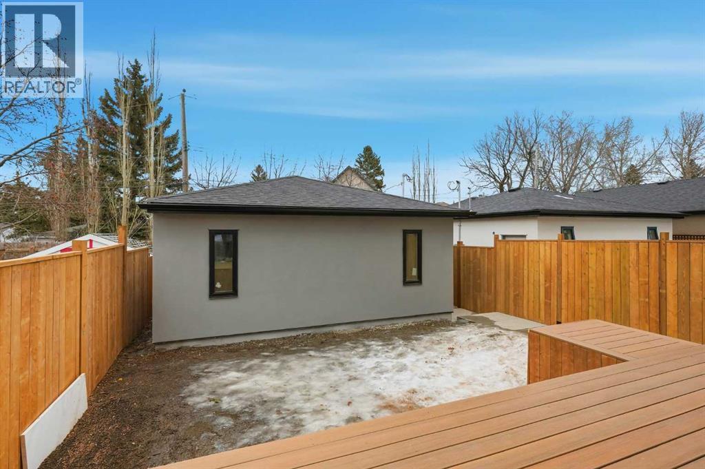134 Lissington Drive Sw, Calgary, AB - Outdoor With Exterior