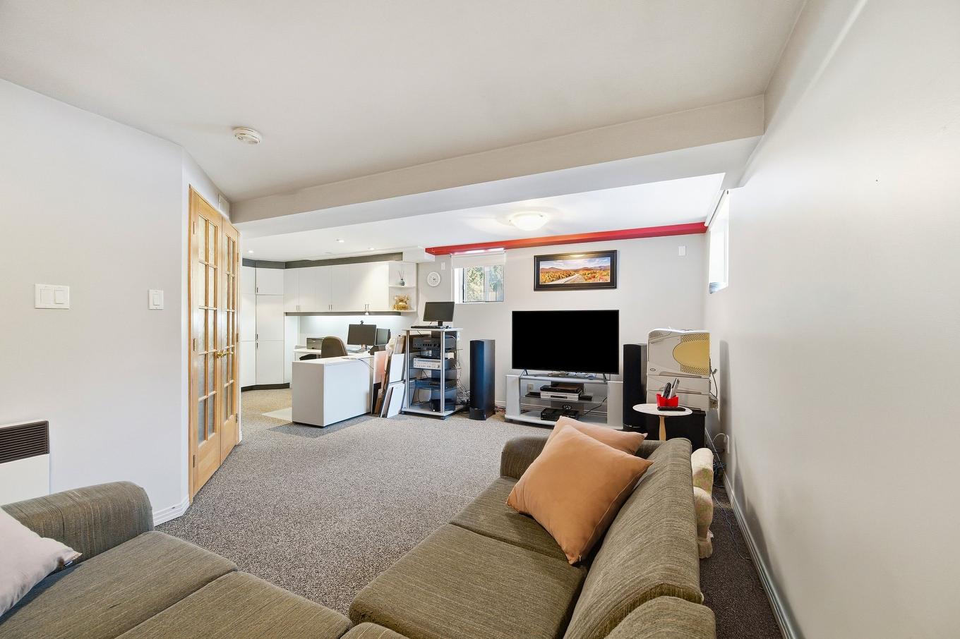 Salle familiale - 9120 Av. Émile-Legault, Montréal (Anjou), QC - Indoor