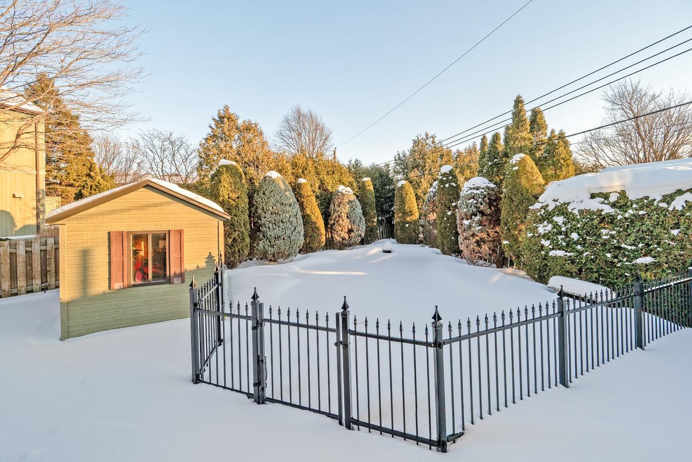 Cour - 9120 Av. Émile-Legault, Montréal (Anjou), QC - Outdoor