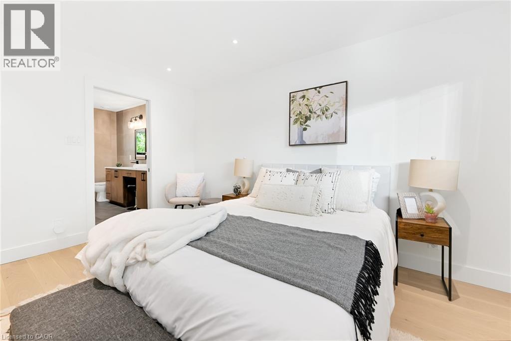 162 Stone Church Road E, Hamilton, ON - Indoor Photo Showing Bedroom