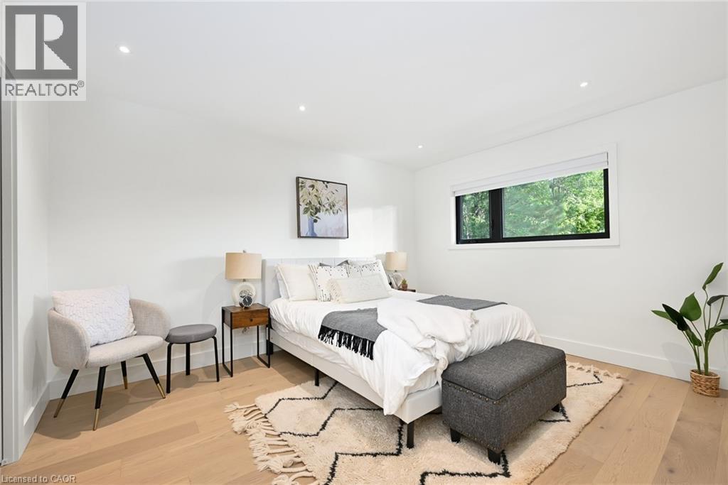 162 Stone Church Road E, Hamilton, ON - Indoor Photo Showing Bedroom
