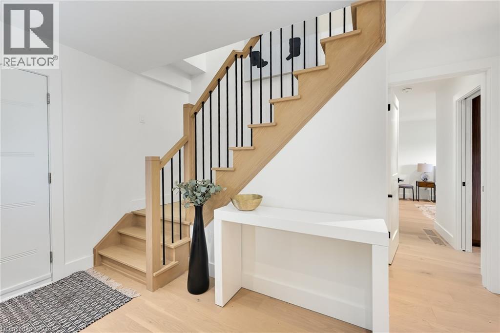 162 Stone Church Road E, Hamilton, ON - Indoor Photo Showing Other Room