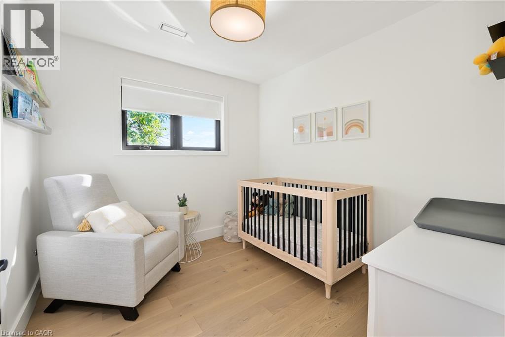 162 Stone Church Road E, Hamilton, ON - Indoor Photo Showing Bedroom