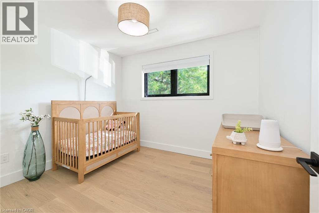 162 Stone Church Road E, Hamilton, ON - Indoor Photo Showing Bedroom