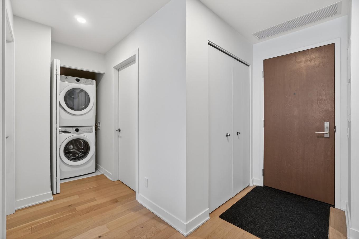 Hall d'entrée/Vestibule - 409-112 Ch. De La Pointe-Nord, Montréal (Verdun/Île-Des-Soeurs), QC - Indoor Photo Showing Laundry Room