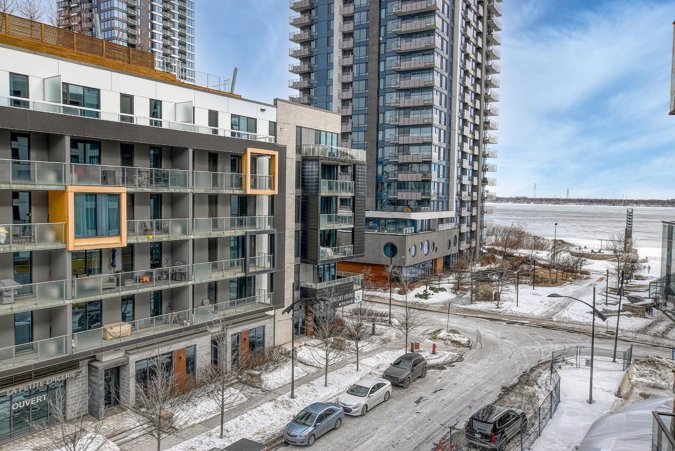 Vue - 409-112 Ch. De La Pointe-Nord, Montréal (Verdun/Île-Des-Soeurs), QC - Outdoor With Balcony With Facade