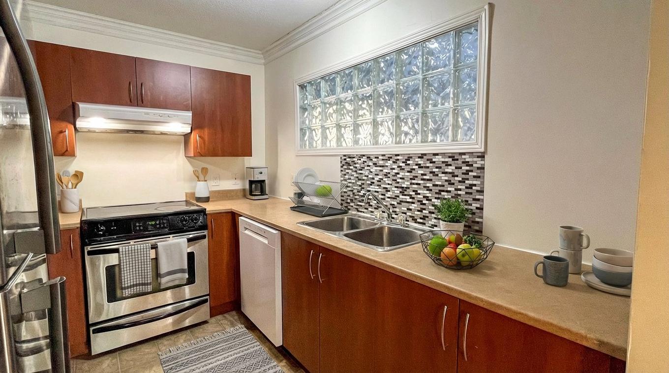 Kitchen - 7-294 Boul. Maisonneuve, Gatineau (Hull), QC - Indoor Photo Showing Kitchen With Double Sink