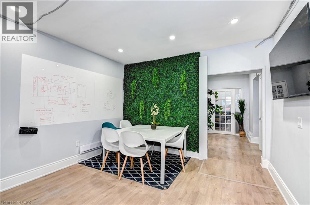 15 Ainslie Street N, Cambridge, ON