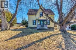 View of front of home featuring a front lawn -