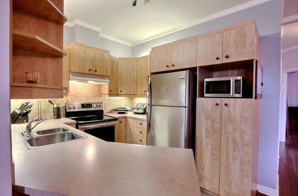 Cuisine - 53-15500 Rue Sherbrooke E., Montréal (Rivière-Des-Prairies/Pointe-Aux-Trembles), QC - Indoor Photo Showing Kitchen With Double Sink