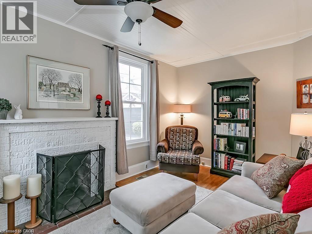 491 Pearl Street, Burlington, ON - Indoor Photo Showing Living Room With Fireplace