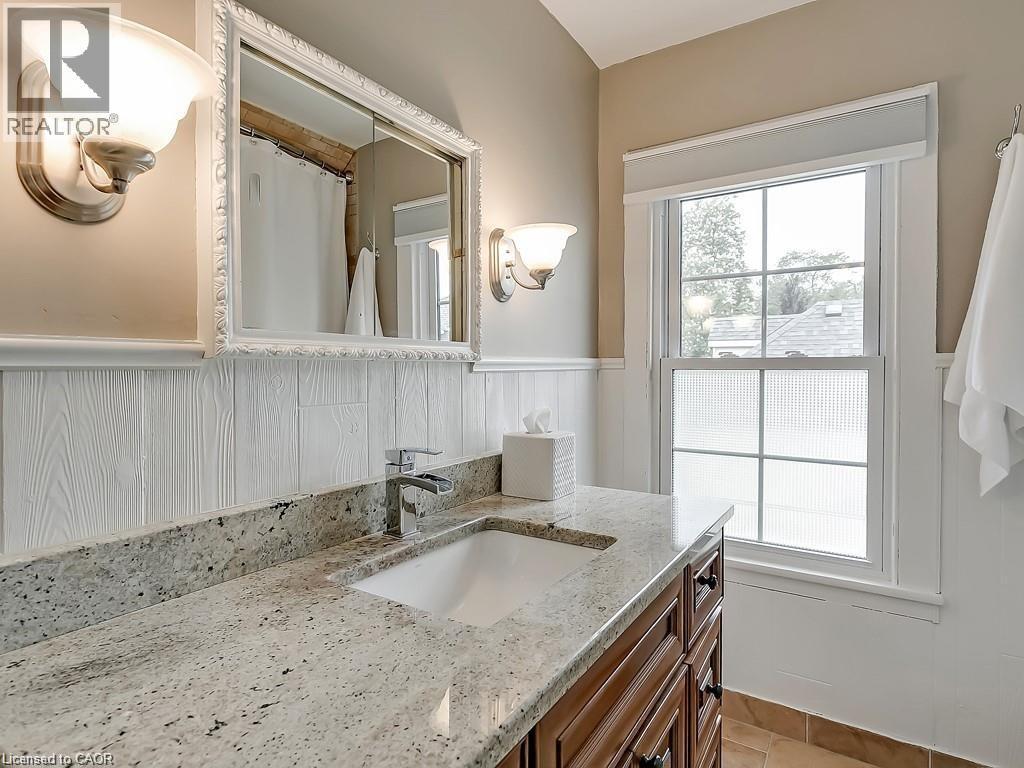 491 Pearl Street, Burlington, ON - Indoor Photo Showing Bathroom
