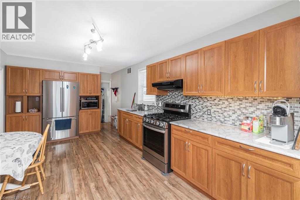 51 Beach Road, Hamilton, ON - Indoor Photo Showing Kitchen