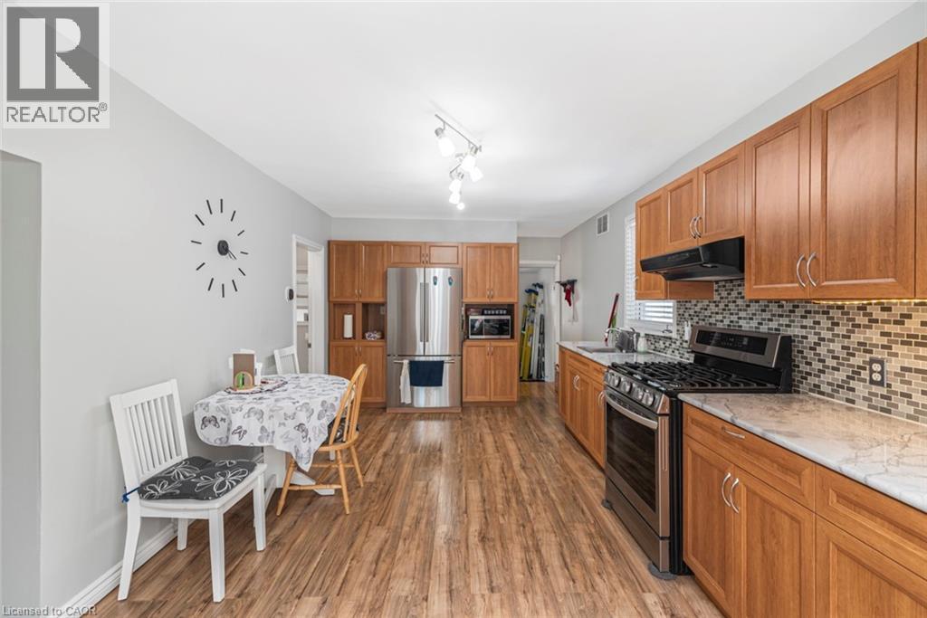 51 Beach Road, Hamilton, ON - Indoor Photo Showing Kitchen