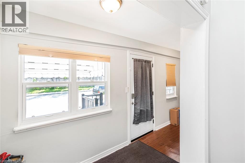 51 Beach Road, Hamilton, ON - Indoor