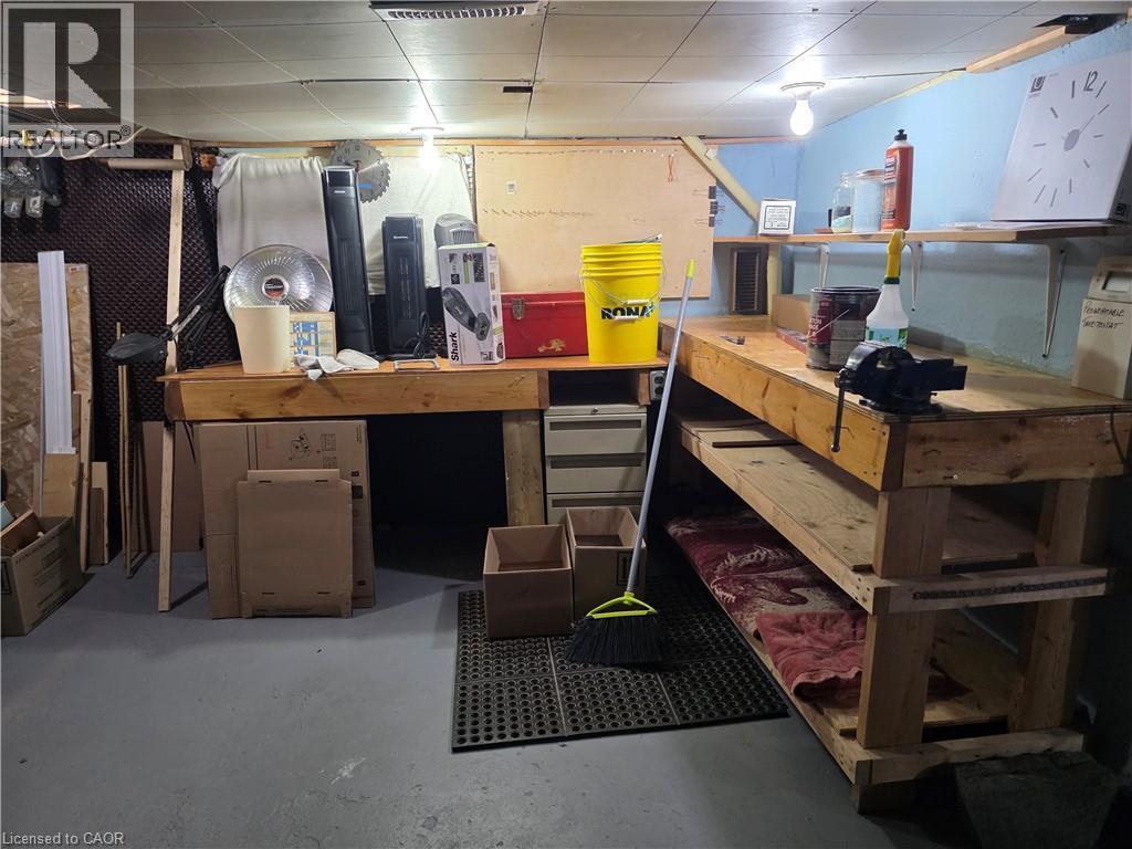 51 Beach Road, Hamilton, ON - Indoor Photo Showing Garage